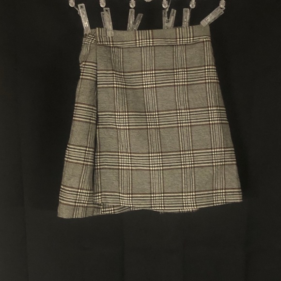 Brandy Melville Emerson skirt - Picture 2 of 4